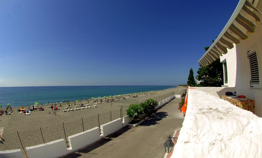 Hotel Villaggio Club Altalia Brancaleone Kültér fotó