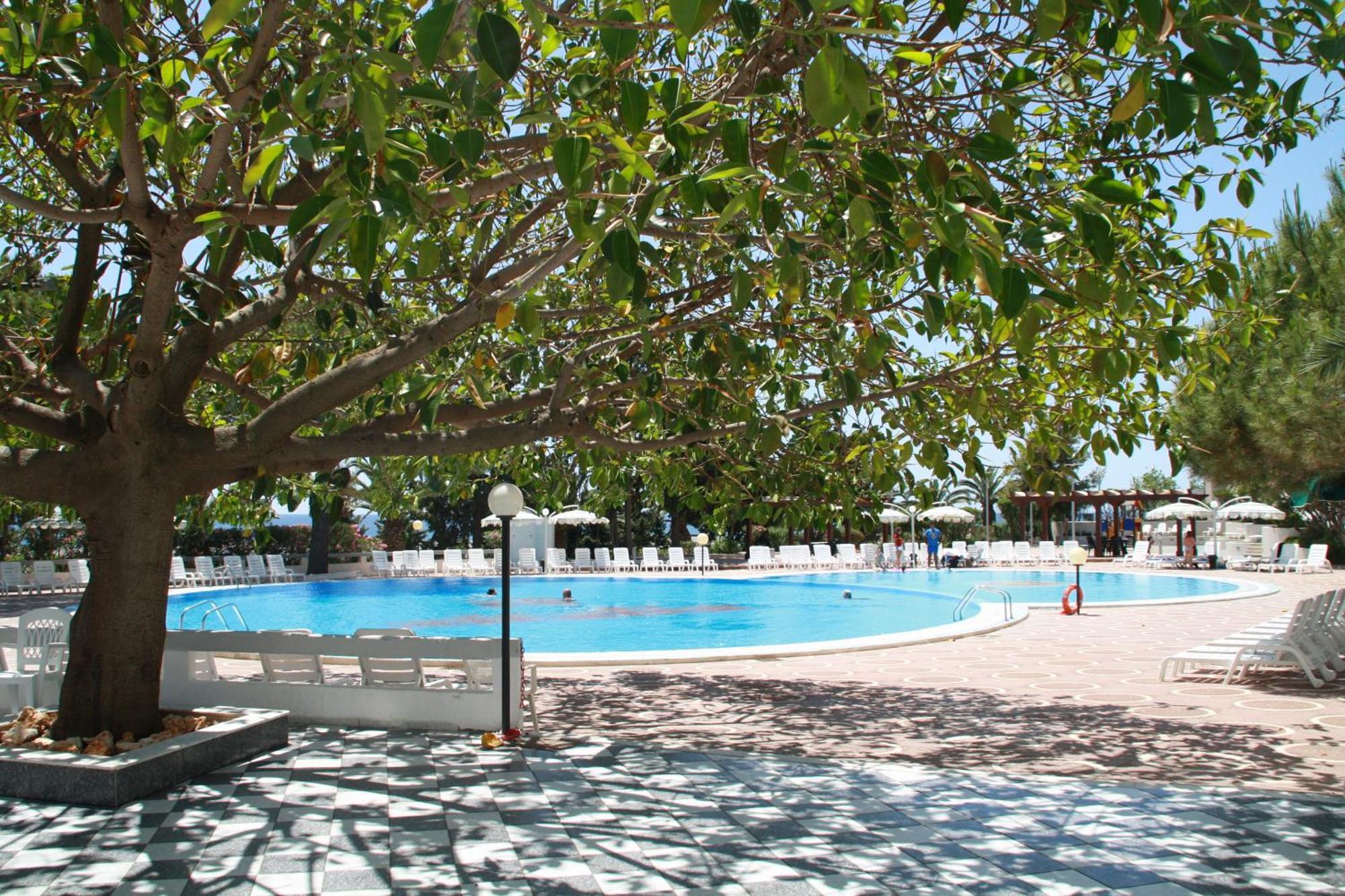 Hotel Villaggio Club Altalia Brancaleone Kültér fotó
