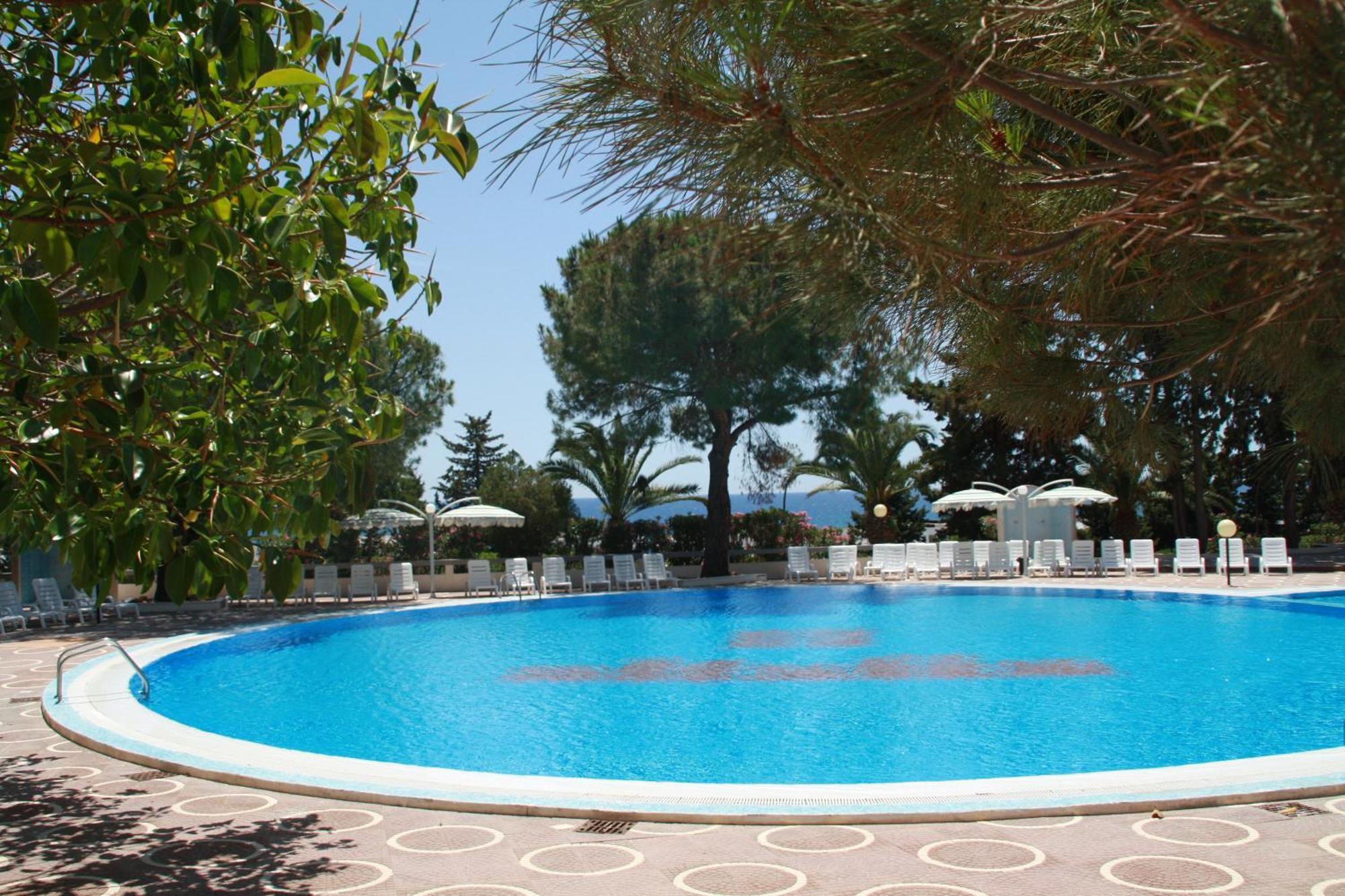 Hotel Villaggio Club Altalia Brancaleone Kültér fotó